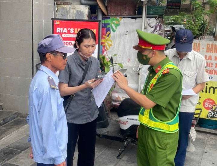 Phường Gia Viên: Xử lý nghiêm các hành vi vi phạm trật tự đường hè qua hình ảnh do tổ chức và cá nhân cung cấp